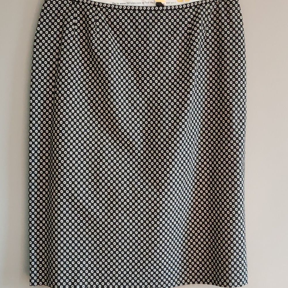 Daisy Pattern Pencil Skirt